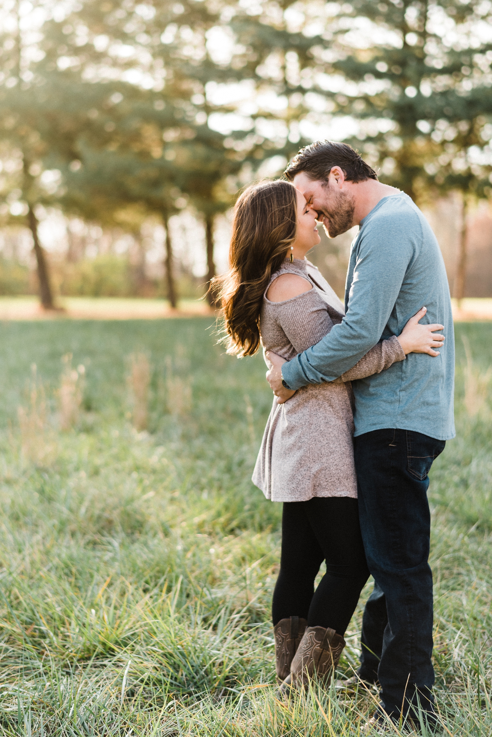 Downtown St. Louis,Engagement Photography,Real Engagement,St. Louis Arch Engagement,St. Louis Engagement,Stl engagement,WInter Engagement,city garden,manda renee,peabody,st-louis-wedding-photographer,